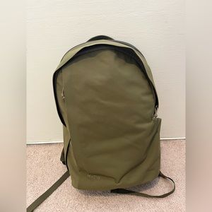 Moment MTW backpack 17L - olive